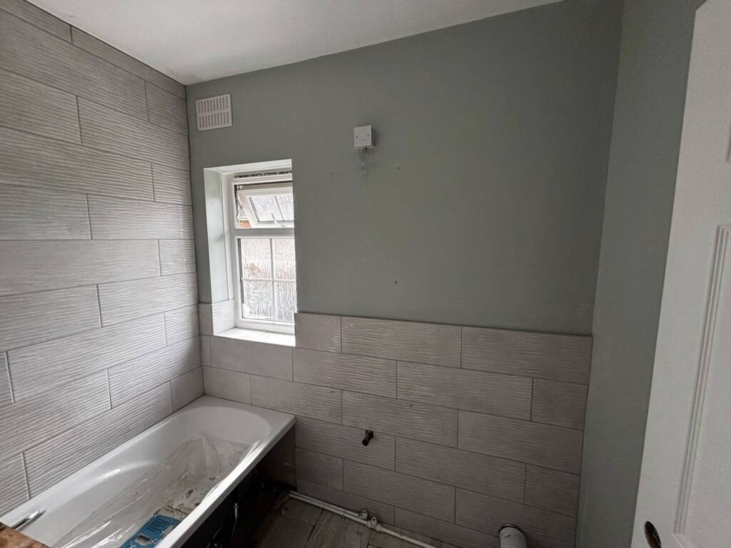 The Lincolnshire Tiler bathroom tiling image